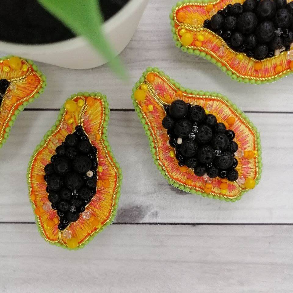 Брошь ручной работы "Папайя"