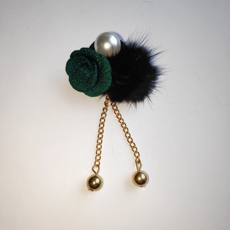 Брошь мех зелёный цветок