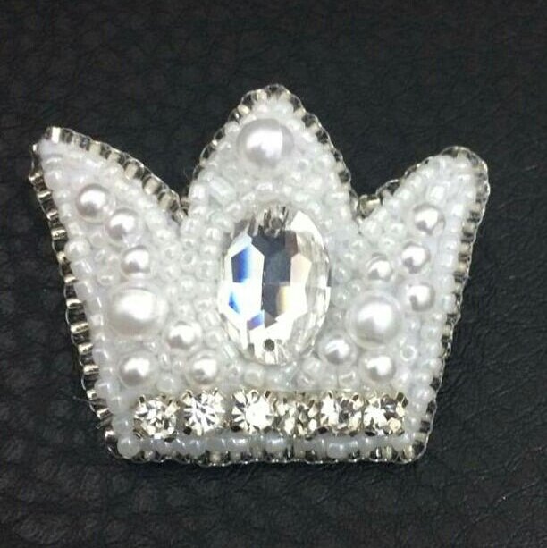 Брошь 910 Корона белая